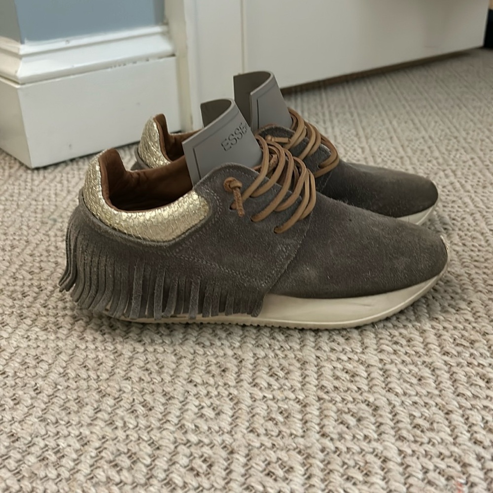 Esseutesse Leather Fringe Sneaker